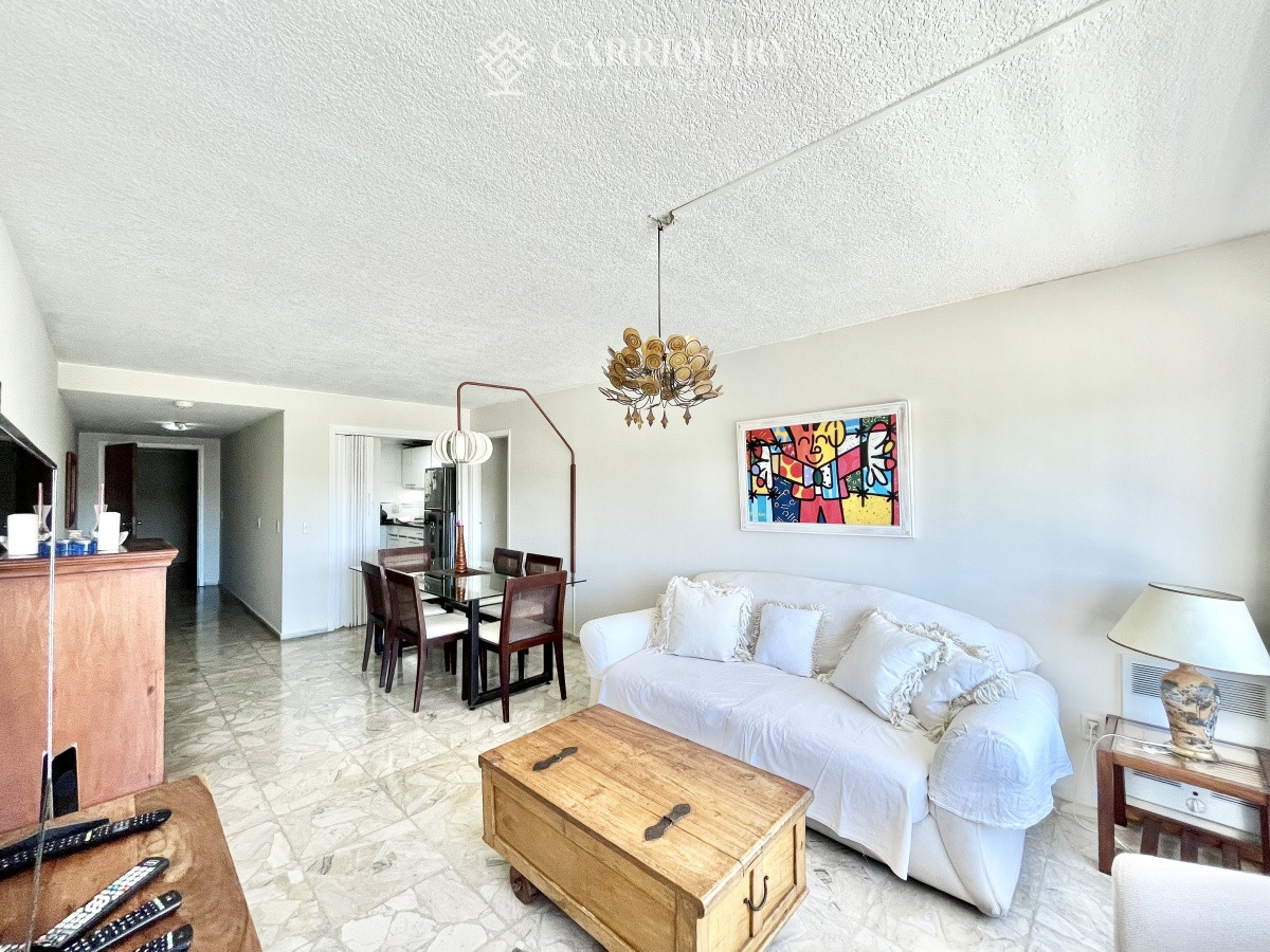 Apartamento ID.7621 - Apartamento en venta 2 dormitorios Playa Mansa, Punta del Este