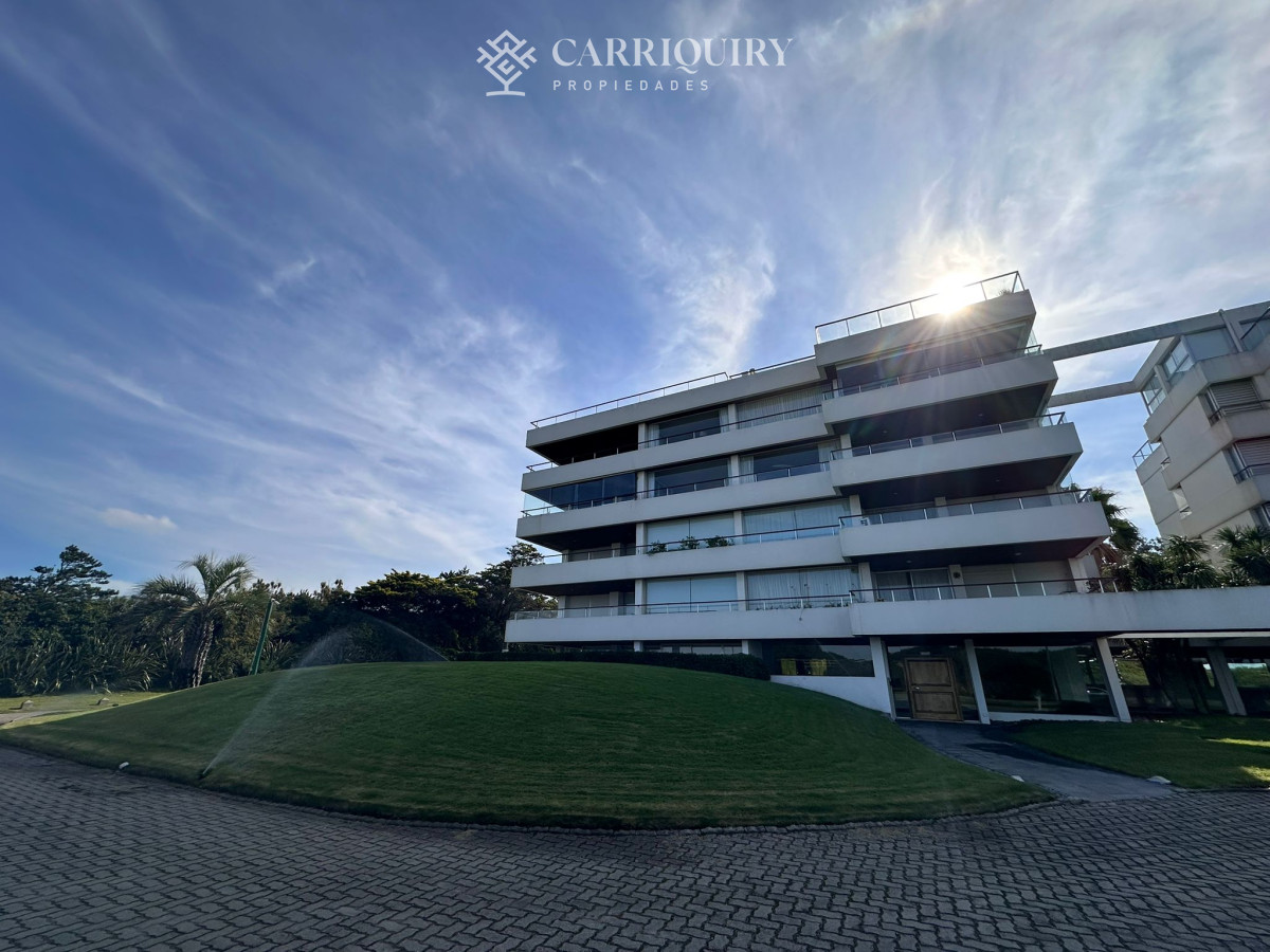 Apartamento ID.9577/Departamento-en-venta-en-Arenas-Blancas-con-vista-al-mar. - Se vende departamento de 4 dormitorios , Playa brava, Esturion