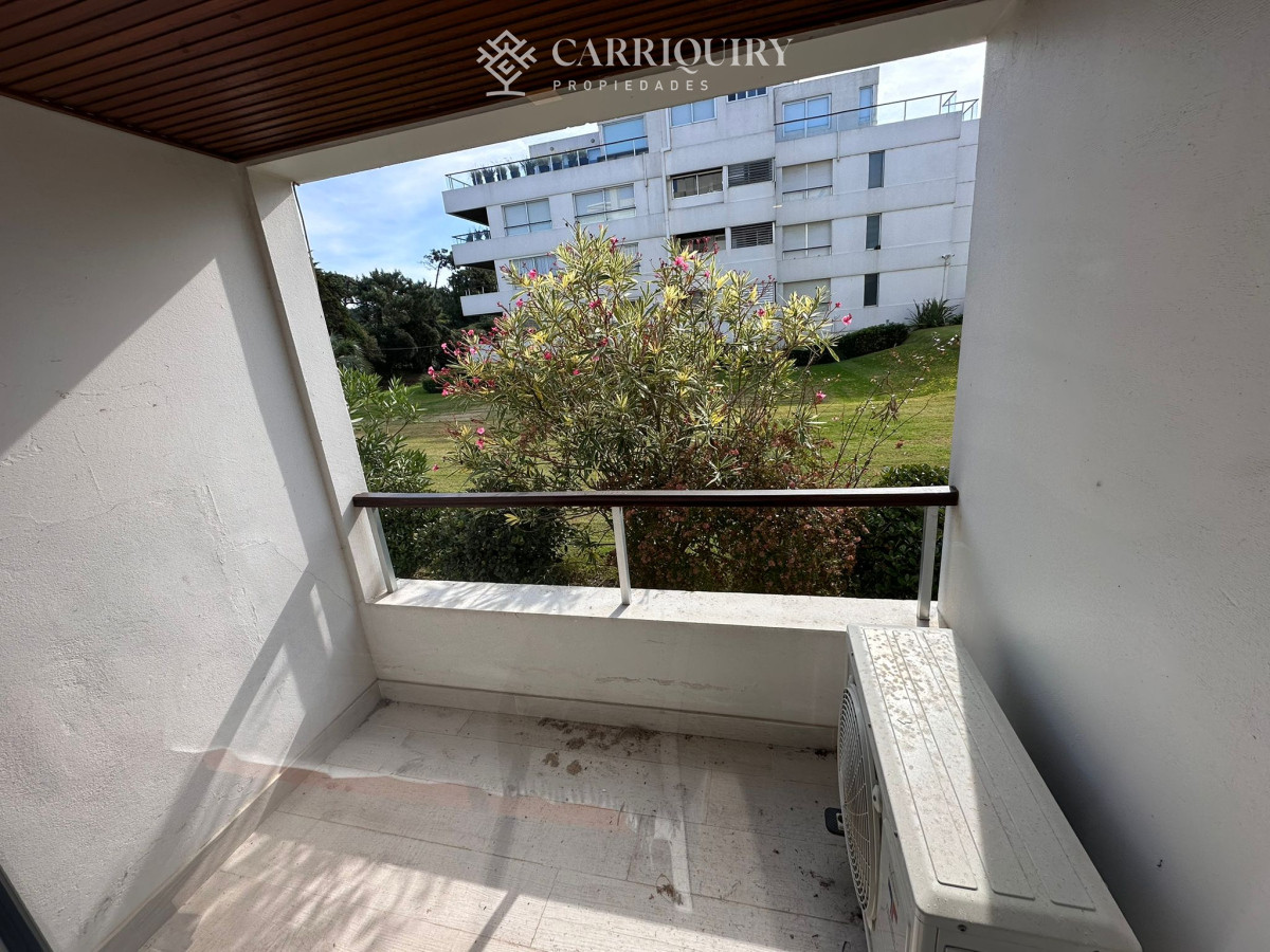 Apartamento ID.9577/Departamento-en-venta-en-Arenas-Blancas-con-vista-al-mar. - Se vende departamento de 4 dormitorios , Playa brava, Esturion