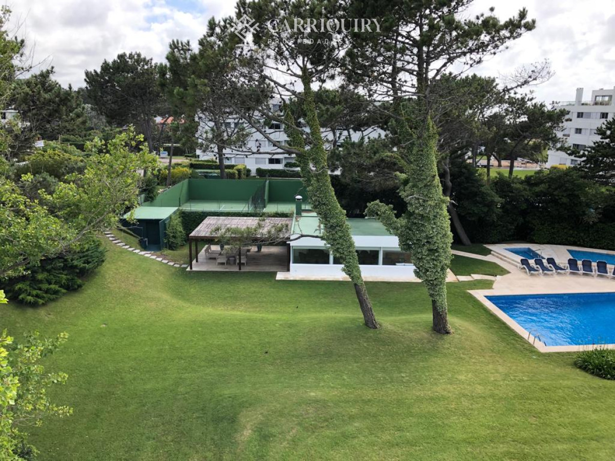 Apartamento ID.9583/Le-Parc - Apartamento de 4 dormitorios en Punta del Este frente al mar en Playa Brava