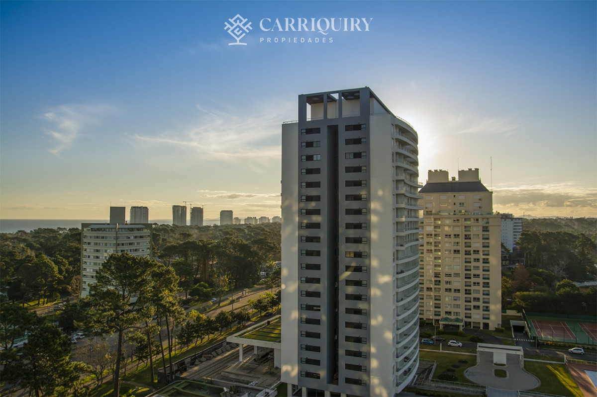 Apartamento ID.10295 - Apartamento en Roosevelt Center de 3 dormitorios mas dependencia 