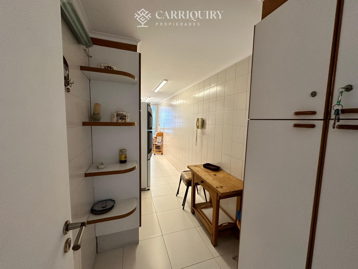 Apartamento ID.10101 - Apartamento de 2 dormitorios y medio en Playa Brava , Punta del este 