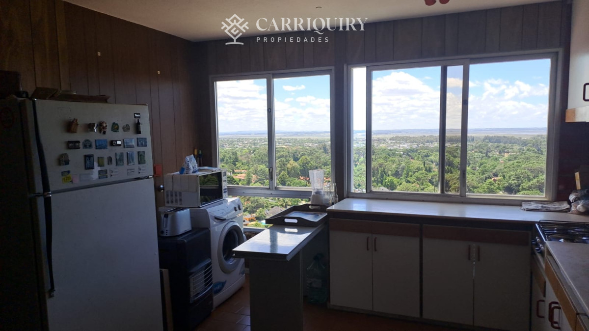 Apartamento ID.10222 - Vende apartamento de 2 dormitorios más servicio en Punta del Este 