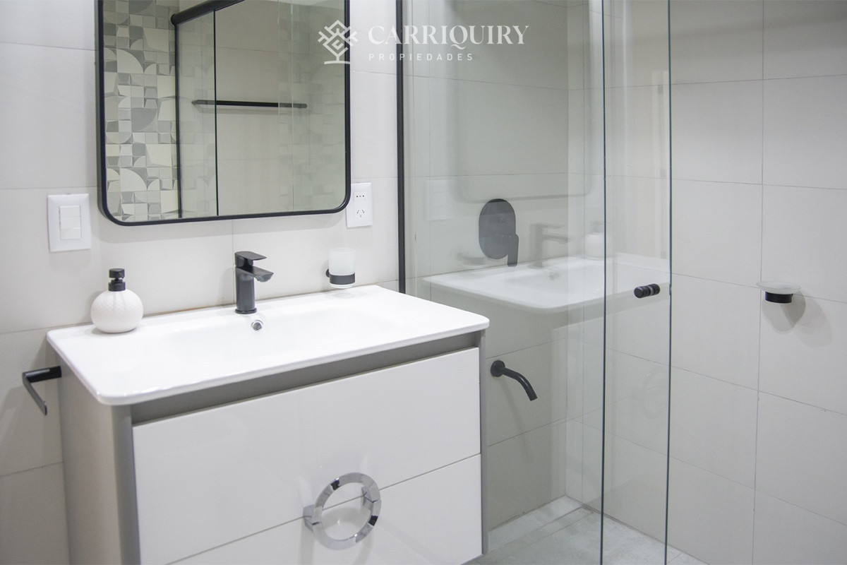 Apartamento ID.5667 - Vende apartamento de 2 dormitorios y medio en Chiverta, Reciclado completo. Punta del Este 