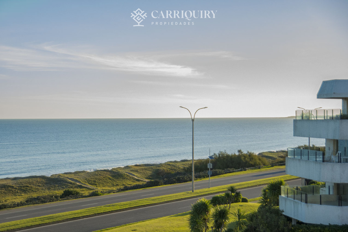 Apartamento ID.7950 - Departamento de 2 suites + depedencia en venta Frente al mar.