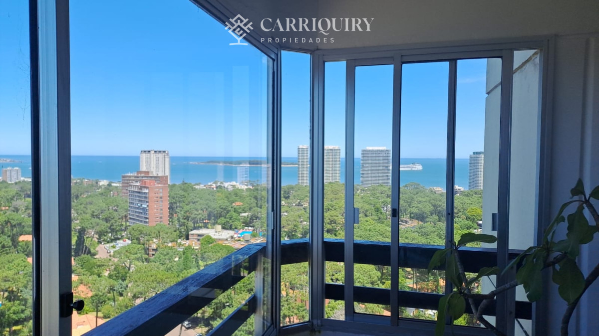Apartamento ID.10222 - Vende apartamento de 2 dormitorios más servicio en Punta del Este 