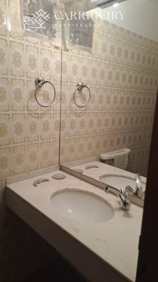 Apartamento ID.10222 - Vende apartamento de 2 dormitorios más servicio en Punta del Este 