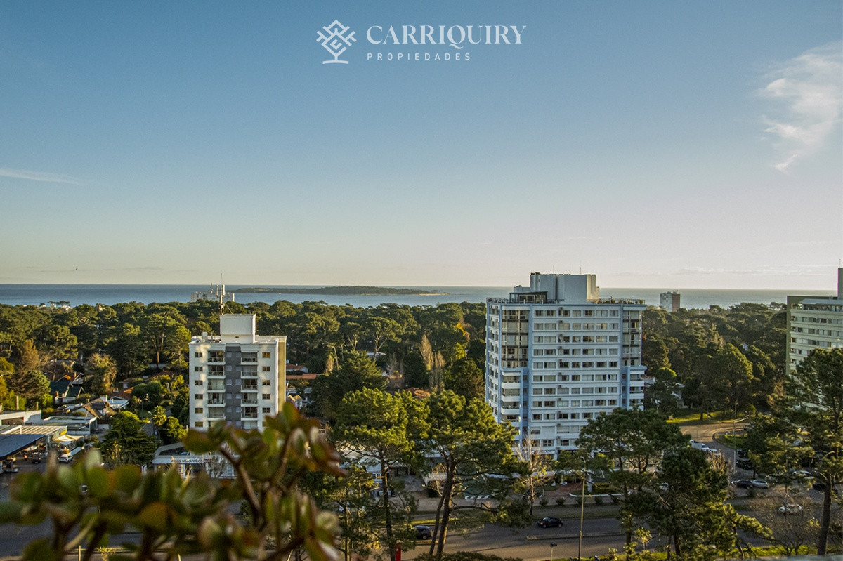 Apartamento ID.10295 - Apartamento en Roosevelt Center de 3 dormitorios mas dependencia 