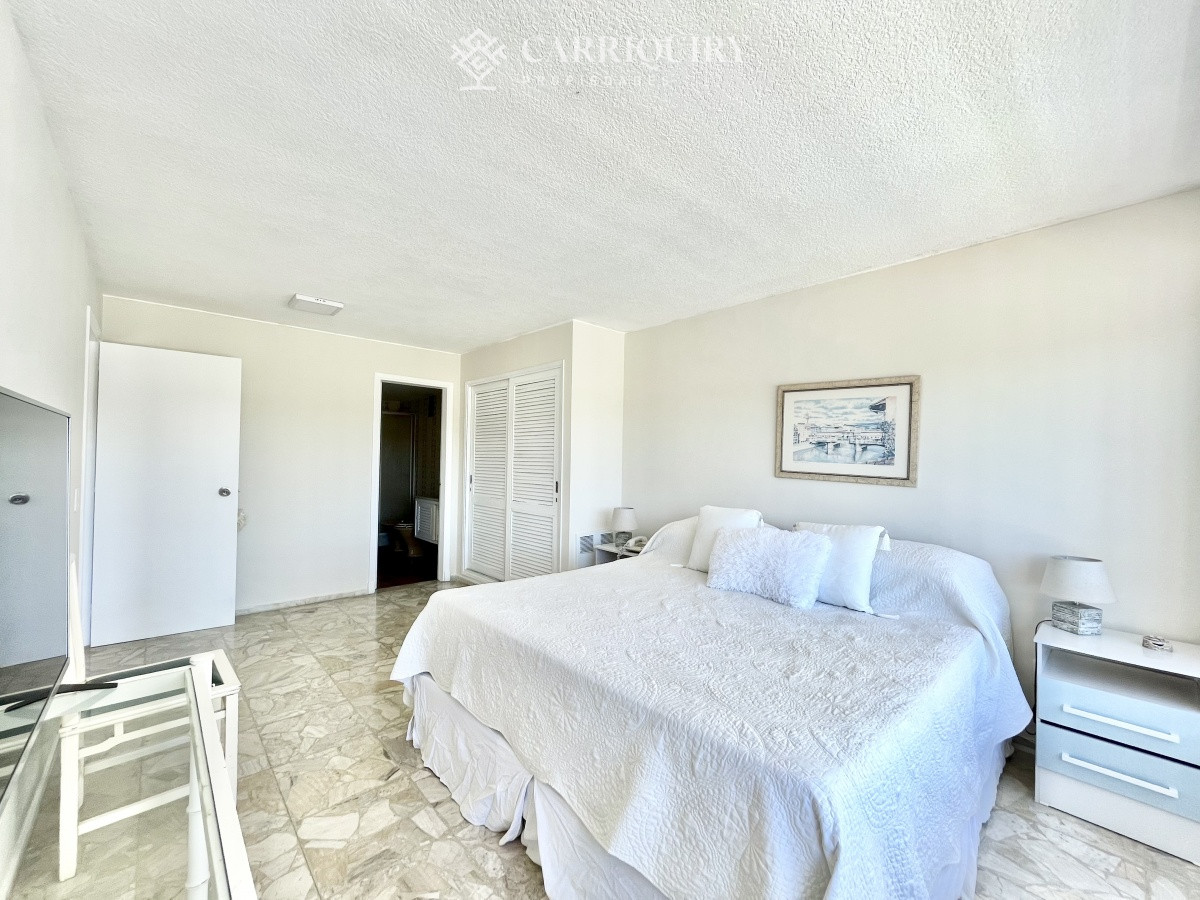 Apartamento ID.7621 - Apartamento en venta 2 dormitorios Playa Mansa, Punta del Este