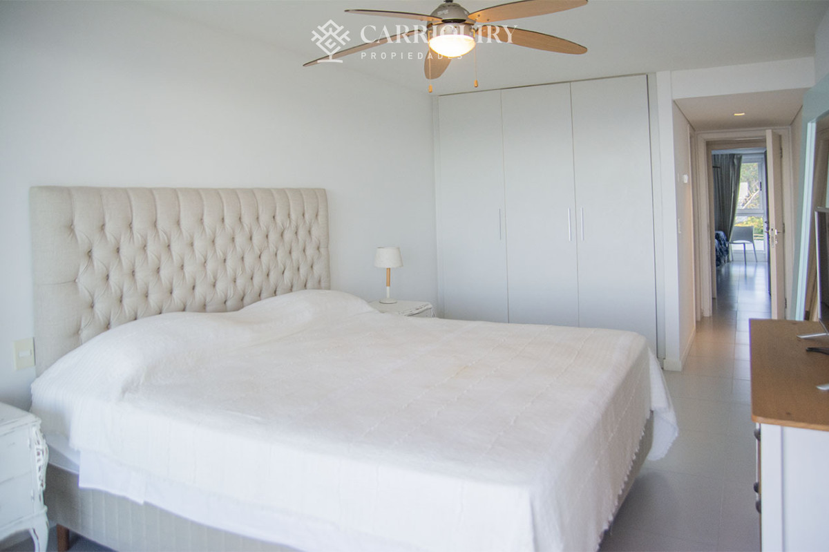 Apartamento ID.7950 - Departamento de 2 suites + depedencia en venta Frente al mar.