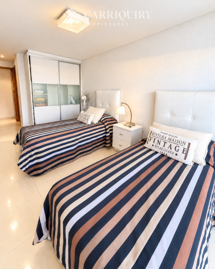 Apartamento ID.10705/Apartamento-en-Brava,-3-dormitorios- - Seasons Tower - Punta del Este, 2 dormitorios mas servicio