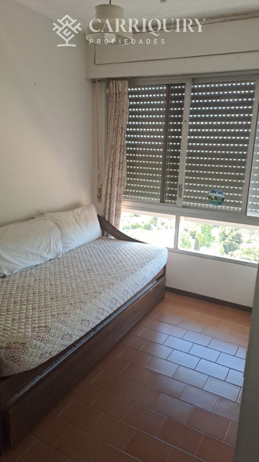 Apartamento ID.10222 - Vende apartamento de 2 dormitorios más servicio en Punta del Este 