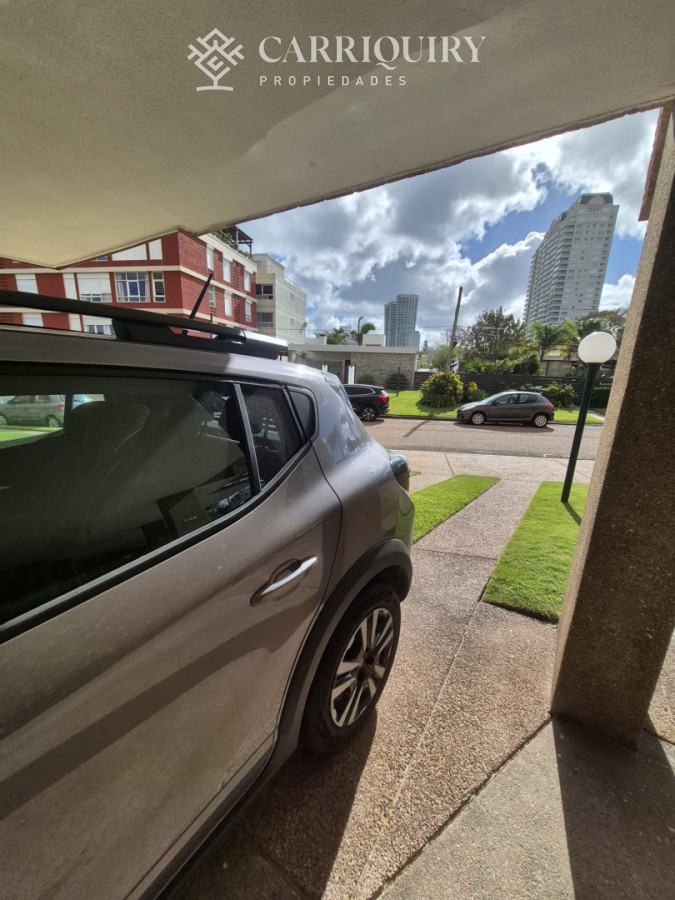 Apartamento ID.10084 - Apartamento en venta 2 dormitorios en Punta del Este. Primera línea mansa