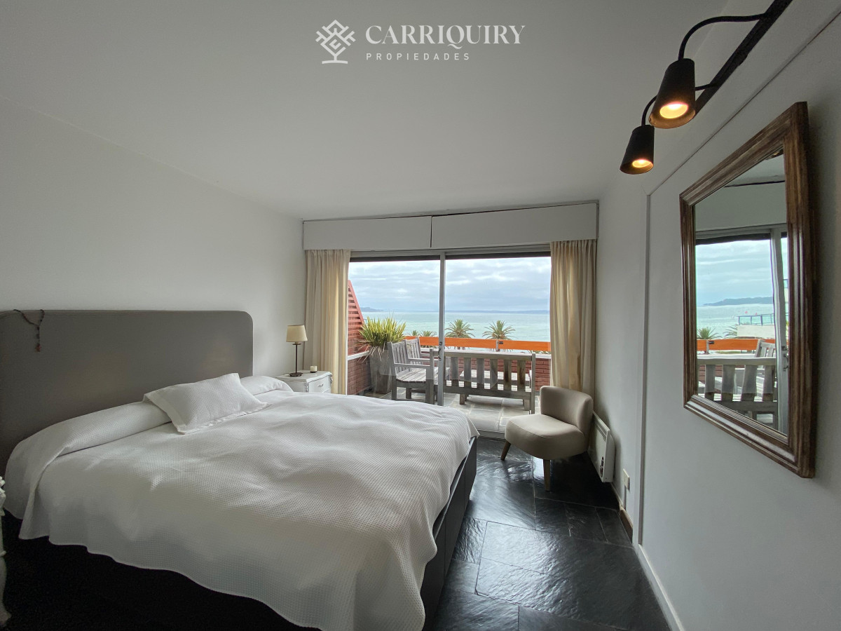 Apartamento ID.9436 - Vende apartamento con vista al mar de 3 dormitorios, Punta del Este