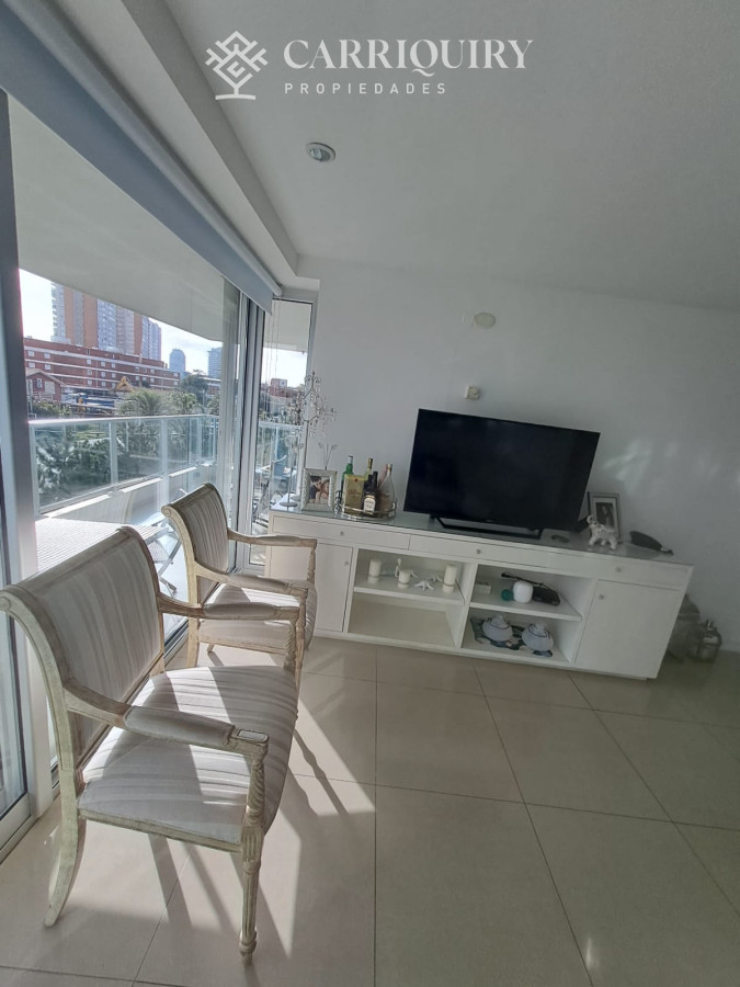 Apartamento ID.9019 - Apartamento en Playa Mansa a la venta 3 Dormitorios con vista