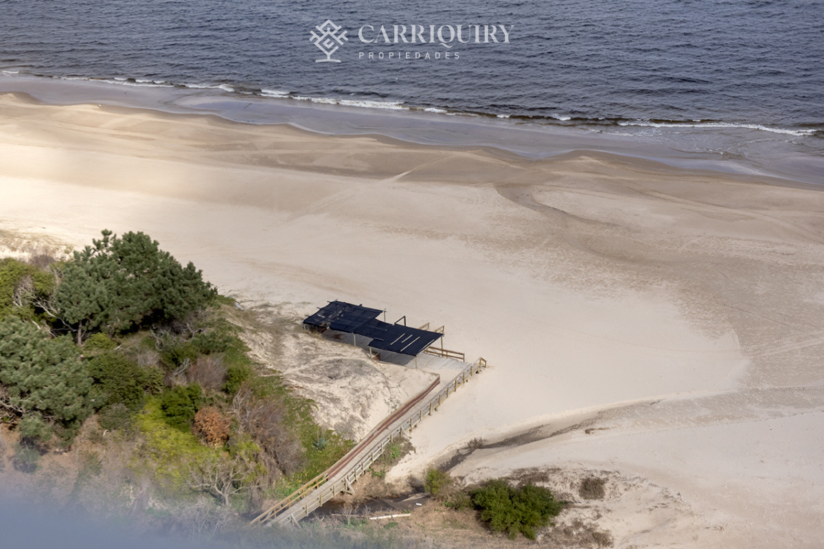 Apartamento ID.9333/ALQUILER-TEMPORARIO-APARTAMENTO-4-DORMITORIOS-MANATIALES- - Apartamento en Mansa - Punta del Este en venta de 3 dormitorios.