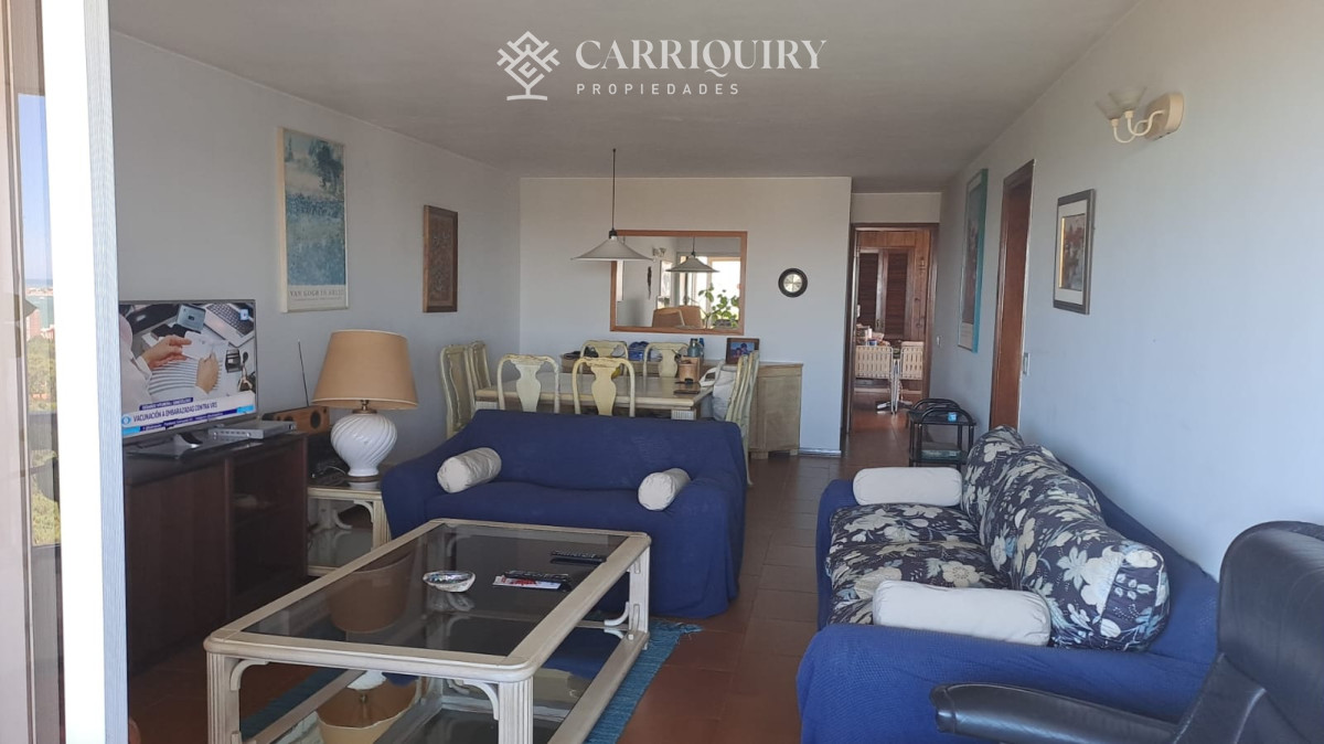 Apartamento ID.10222 - Vende apartamento de 2 dormitorios más servicio en Punta del Este 