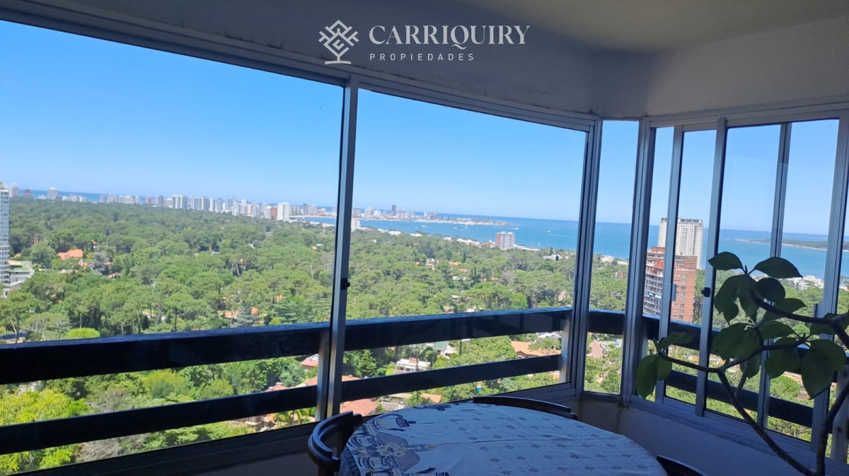 Apartamento ID.10222 - Vende apartamento de 2 dormitorios más servicio en Punta del Este 