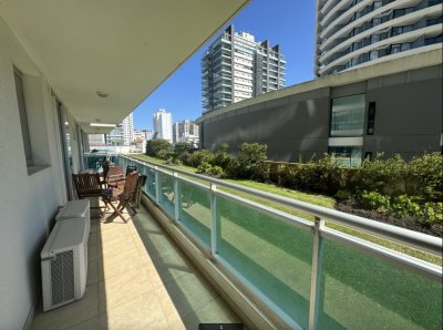 Oportunidad. Vende departamento de 2 dormitorios en Punta del Este