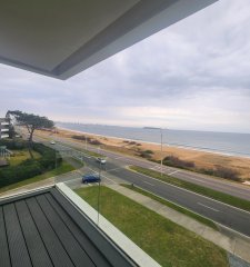 Vende apartamento equipado de 3 dormitorios frente al mar , Punta del Este