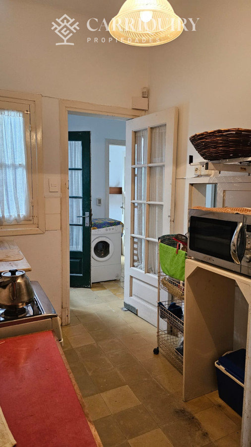 Casa ID.9600/Casa-en-Mansa,-5-dormitorios-ABIERTO-A-NEGOCIOS,-TOMA-TERRENO-O-APARTAMENTOS-.PUEDE-FINANCIAR-40-CON-INTERES - Importante residencia frente al mar en venta.