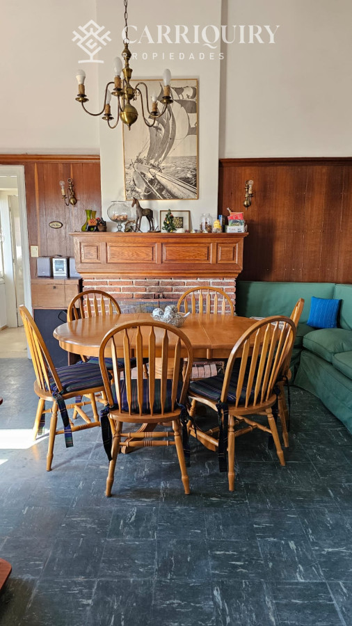 Casa ID.9600/Casa-en-Mansa,-5-dormitorios-ABIERTO-A-NEGOCIOS,-TOMA-TERRENO-O-APARTAMENTOS-.PUEDE-FINANCIAR-40-CON-INTERES - Importante residencia frente al mar en venta.