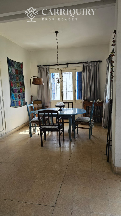 Casa ID.9600/Casa-en-Mansa,-5-dormitorios-ABIERTO-A-NEGOCIOS,-TOMA-TERRENO-O-APARTAMENTOS-.PUEDE-FINANCIAR-40-CON-INTERES - Importante residencia frente al mar en venta.