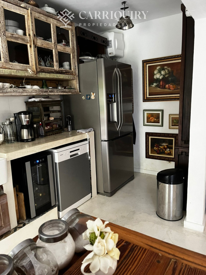 Casa ID.10735/Excelente-chalet-de-5-dormitorios-en-venta-a-pasos-de-Playa-Mansa-Punta-del-Este - Casa a la venta 3 dormitorios en Punta del Este Rincon del indio