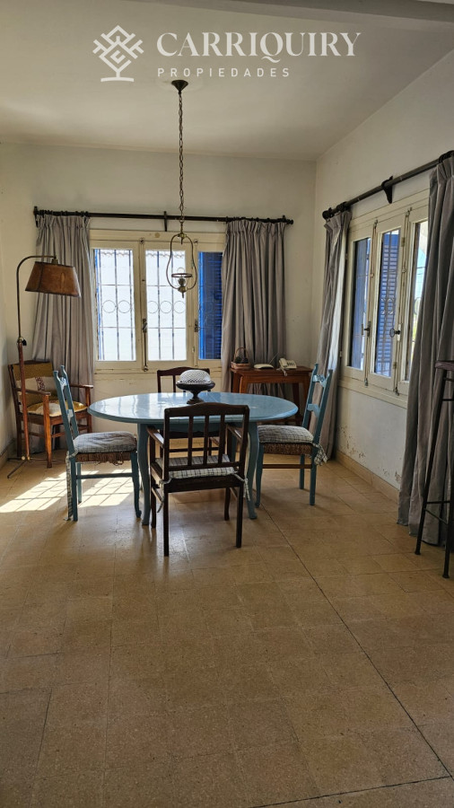 Casa ID.9600/Casa-en-Mansa,-5-dormitorios-ABIERTO-A-NEGOCIOS,-TOMA-TERRENO-O-APARTAMENTOS-.PUEDE-FINANCIAR-40-CON-INTERES - Importante residencia frente al mar en venta.