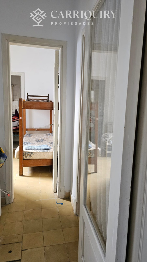 Casa ID.9600/Casa-en-Mansa,-5-dormitorios-ABIERTO-A-NEGOCIOS,-TOMA-TERRENO-O-APARTAMENTOS-.PUEDE-FINANCIAR-40-CON-INTERES - Importante residencia frente al mar en venta.