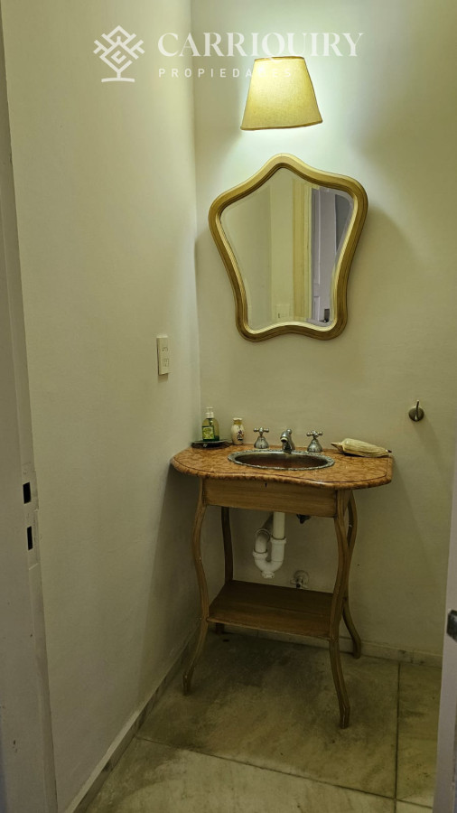 Casa ID.9600/Casa-en-Mansa,-5-dormitorios-ABIERTO-A-NEGOCIOS,-TOMA-TERRENO-O-APARTAMENTOS-.PUEDE-FINANCIAR-40-CON-INTERES - Importante residencia frente al mar en venta.