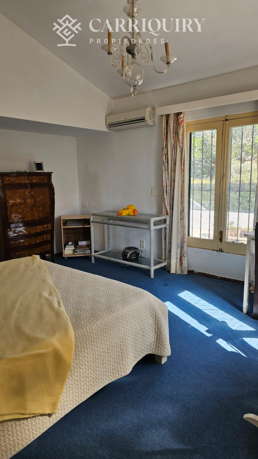Casa ID.9600/Casa-en-Mansa,-5-dormitorios-ABIERTO-A-NEGOCIOS,-TOMA-TERRENO-O-APARTAMENTOS-.PUEDE-FINANCIAR-40-CON-INTERES - Importante residencia frente al mar en venta.
