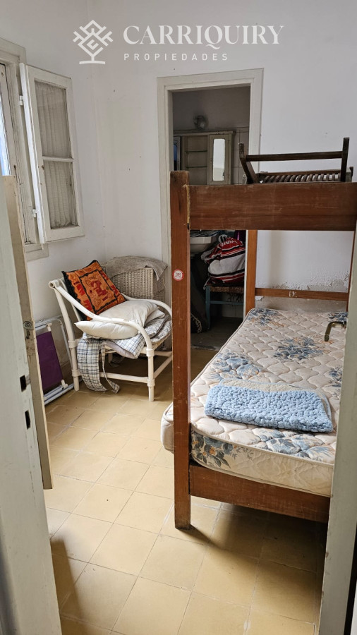 Casa ID.9600/Casa-en-Mansa,-5-dormitorios-ABIERTO-A-NEGOCIOS,-TOMA-TERRENO-O-APARTAMENTOS-.PUEDE-FINANCIAR-40-CON-INTERES - Importante residencia frente al mar en venta.