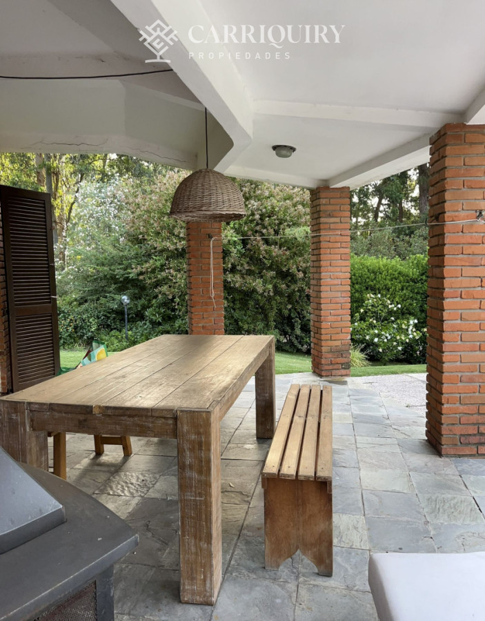 Casa ID.10735/Excelente-chalet-de-5-dormitorios-en-venta-a-pasos-de-Playa-Mansa-Punta-del-Este - Casa a la venta 3 dormitorios en Punta del Este Rincon del indio