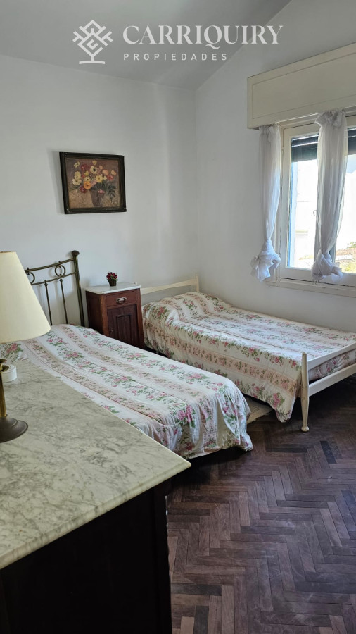 Casa ID.9600/Casa-en-Mansa,-5-dormitorios-ABIERTO-A-NEGOCIOS,-TOMA-TERRENO-O-APARTAMENTOS-.PUEDE-FINANCIAR-40-CON-INTERES - Importante residencia frente al mar en venta.
