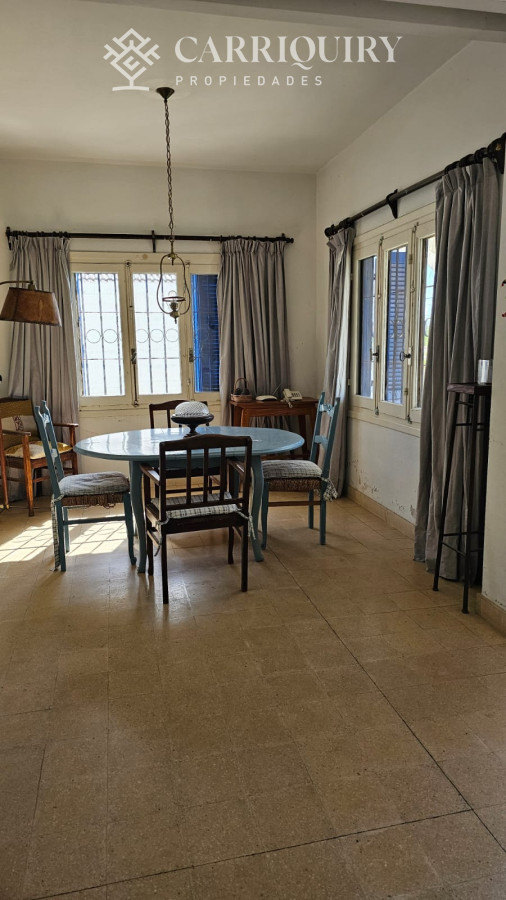Casa ID.9600/Casa-en-Mansa,-5-dormitorios-ABIERTO-A-NEGOCIOS,-TOMA-TERRENO-O-APARTAMENTOS-.PUEDE-FINANCIAR-40-CON-INTERES - Importante residencia frente al mar en venta.