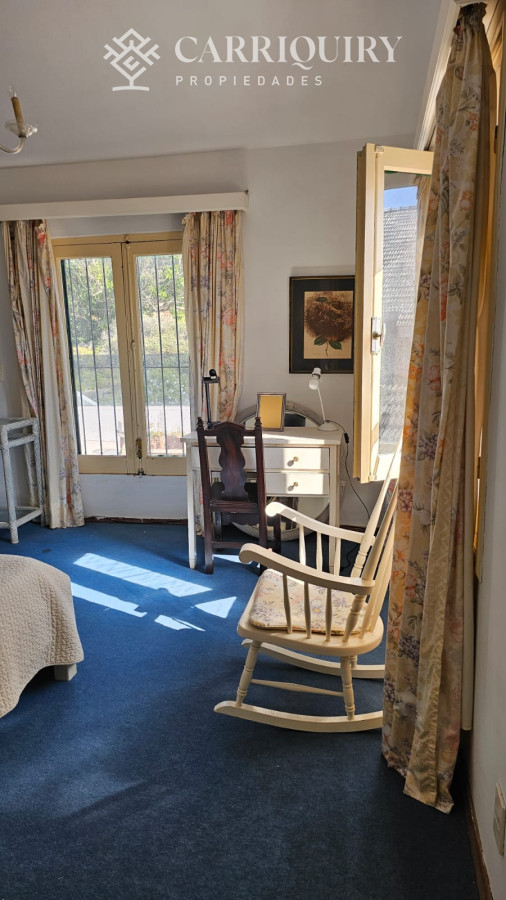 Casa ID.9600/Casa-en-Mansa,-5-dormitorios-ABIERTO-A-NEGOCIOS,-TOMA-TERRENO-O-APARTAMENTOS-.PUEDE-FINANCIAR-40-CON-INTERES - Importante residencia frente al mar en venta.