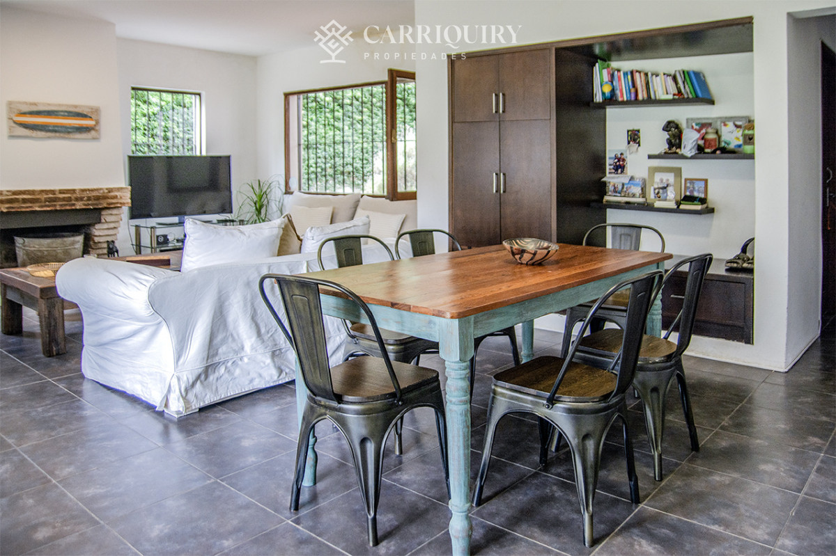 Casa ID.9504/Casa-Moderna-3-Punta-shopping-en-venta- - Excelente chalet de 5 dormitorios en venta a pasos de Playa Mansa Punta del Este