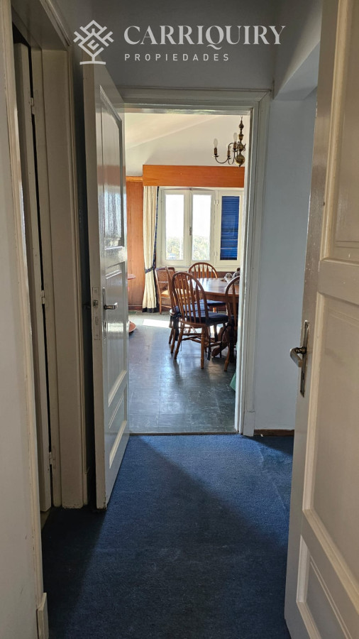 Casa ID.9600/Casa-en-Mansa,-5-dormitorios-ABIERTO-A-NEGOCIOS,-TOMA-TERRENO-O-APARTAMENTOS-.PUEDE-FINANCIAR-40-CON-INTERES - Importante residencia frente al mar en venta.