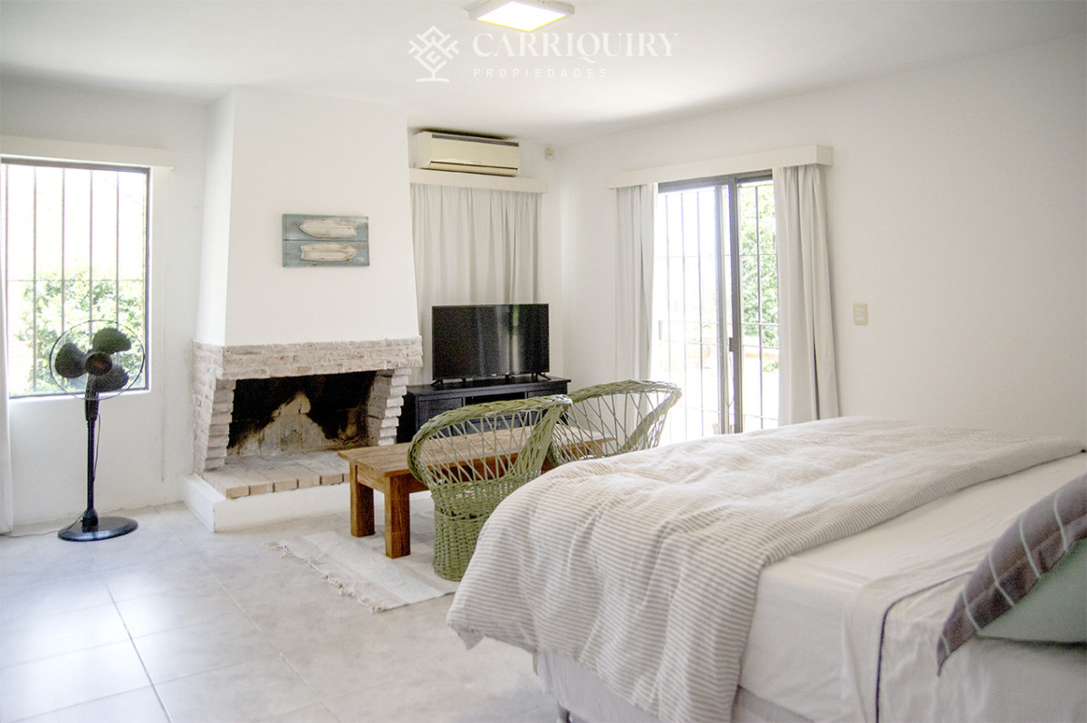 Casa ID.9504/Casa-Moderna-3-Punta-shopping-en-venta- - Excelente chalet de 5 dormitorios en venta a pasos de Playa Mansa Punta del Este