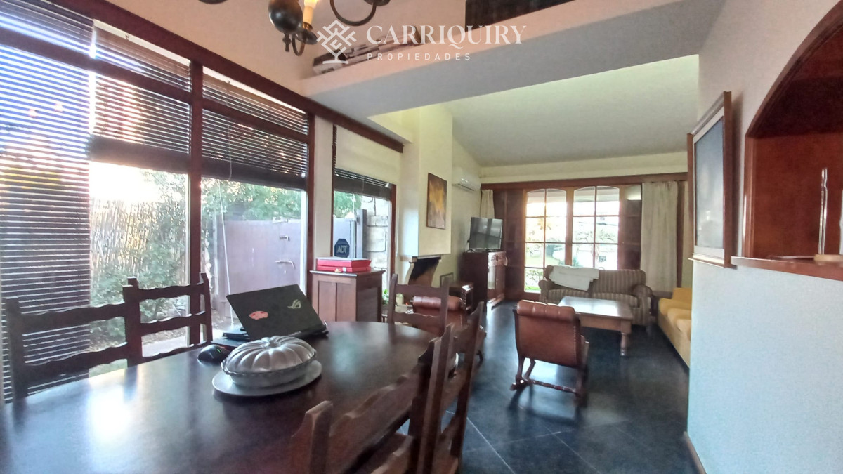 Casa ID.6747/Casa-en-venta-con-vista-al-mar - Vende casa de 3 dormitorios (incluye depp), en Parada 4 de Playa Mansa, Punta del Este 