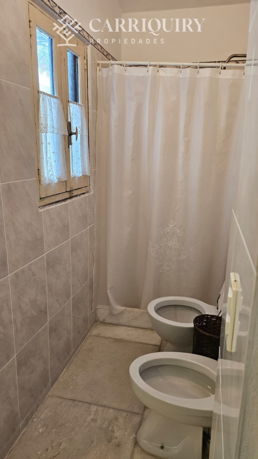 Casa ID.9600/Casa-en-Mansa,-5-dormitorios-ABIERTO-A-NEGOCIOS,-TOMA-TERRENO-O-APARTAMENTOS-.PUEDE-FINANCIAR-40-CON-INTERES - Importante residencia frente al mar en venta.