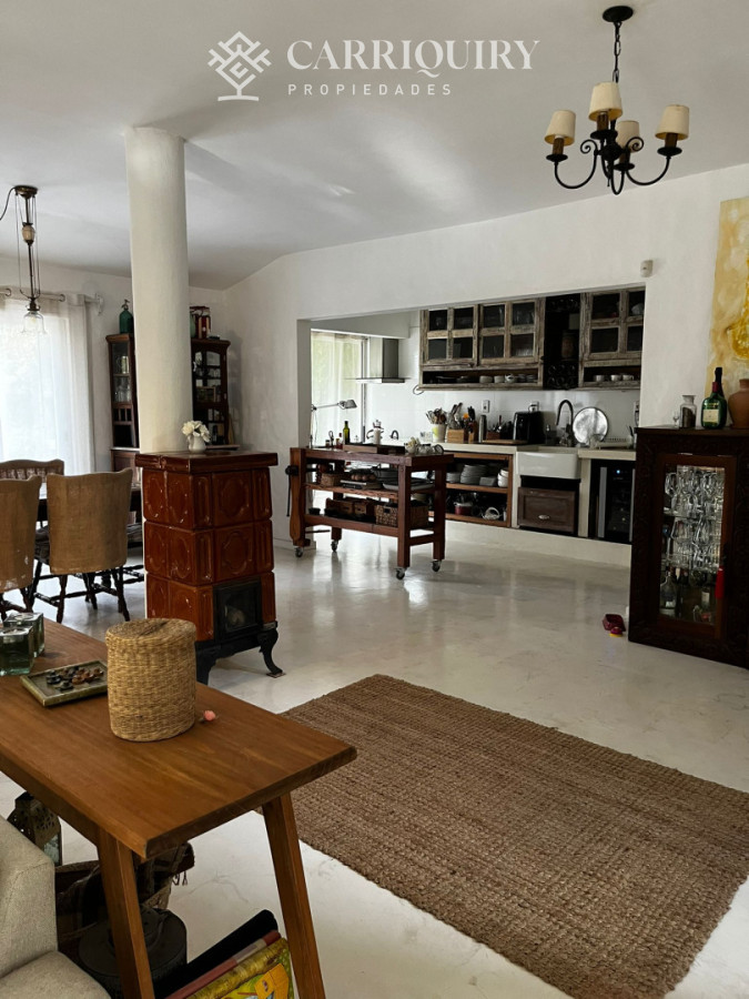 Casa ID.10735/Excelente-chalet-de-5-dormitorios-en-venta-a-pasos-de-Playa-Mansa-Punta-del-Este - Casa a la venta 3 dormitorios en Punta del Este Rincon del indio
