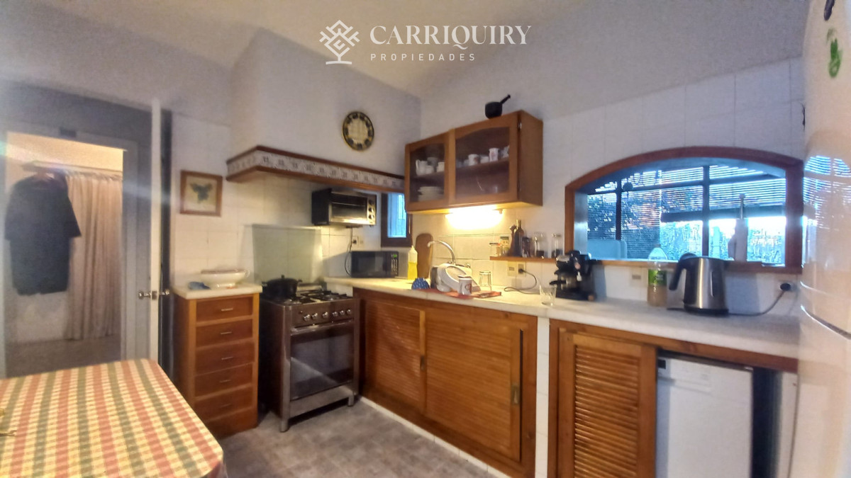 Casa ID.6747/Casa-en-venta-con-vista-al-mar - Vende casa de 3 dormitorios (incluye depp), en Parada 4 de Playa Mansa, Punta del Este 