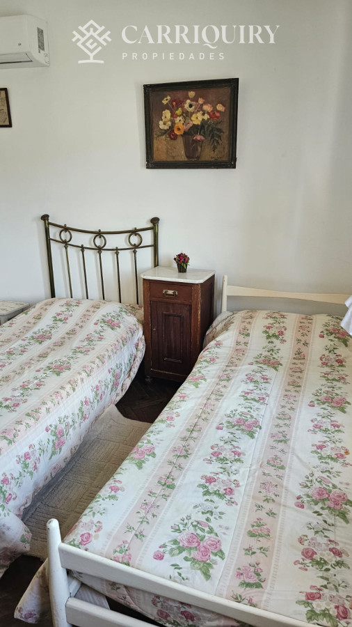 Casa ID.9600/Casa-en-Mansa,-5-dormitorios-ABIERTO-A-NEGOCIOS,-TOMA-TERRENO-O-APARTAMENTOS-.PUEDE-FINANCIAR-40-CON-INTERES - Importante residencia frente al mar en venta.