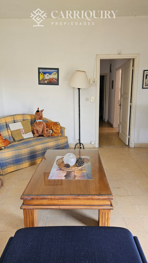 Casa ID.9600/Casa-en-Mansa,-5-dormitorios-ABIERTO-A-NEGOCIOS,-TOMA-TERRENO-O-APARTAMENTOS-.PUEDE-FINANCIAR-40-CON-INTERES - Importante residencia frente al mar en venta.