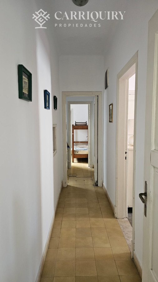 Casa ID.9600/Casa-en-Mansa,-5-dormitorios-ABIERTO-A-NEGOCIOS,-TOMA-TERRENO-O-APARTAMENTOS-.PUEDE-FINANCIAR-40-CON-INTERES - Importante residencia frente al mar en venta.
