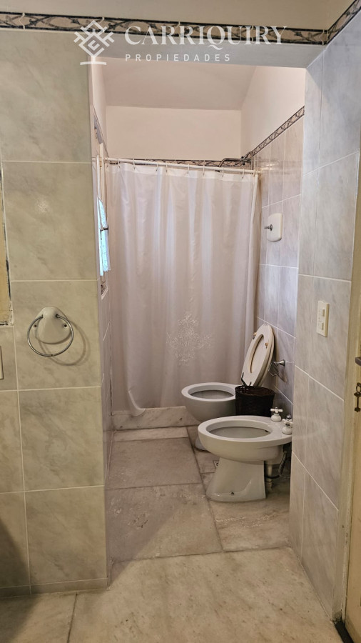 Casa ID.9600/Casa-en-Mansa,-5-dormitorios-ABIERTO-A-NEGOCIOS,-TOMA-TERRENO-O-APARTAMENTOS-.PUEDE-FINANCIAR-40-CON-INTERES - Importante residencia frente al mar en venta.