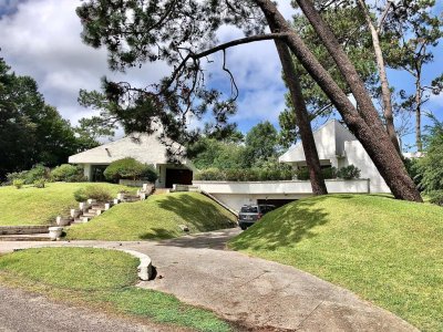 Casa en venta en Lugano, Punta del este, 3 dormitorios y dependencia
