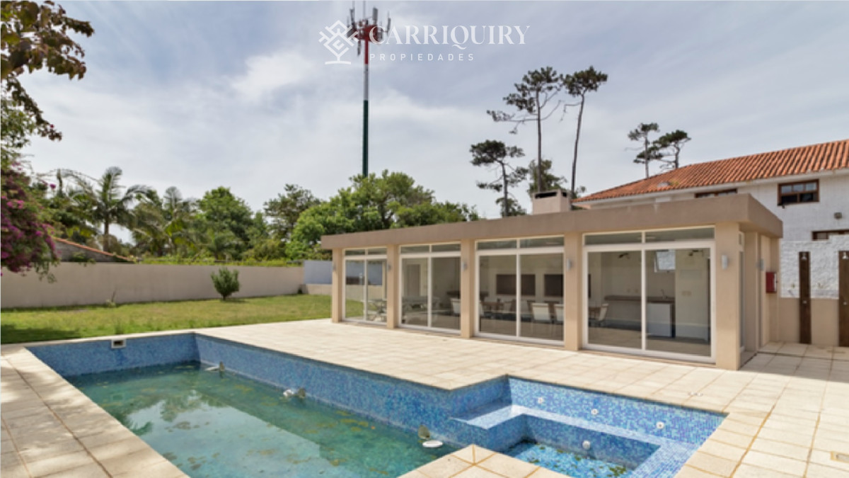 Apartamento ID.8461 - Vende apartamento en playa mansa de 1 dormitorio con parrillero, Punta del Este 